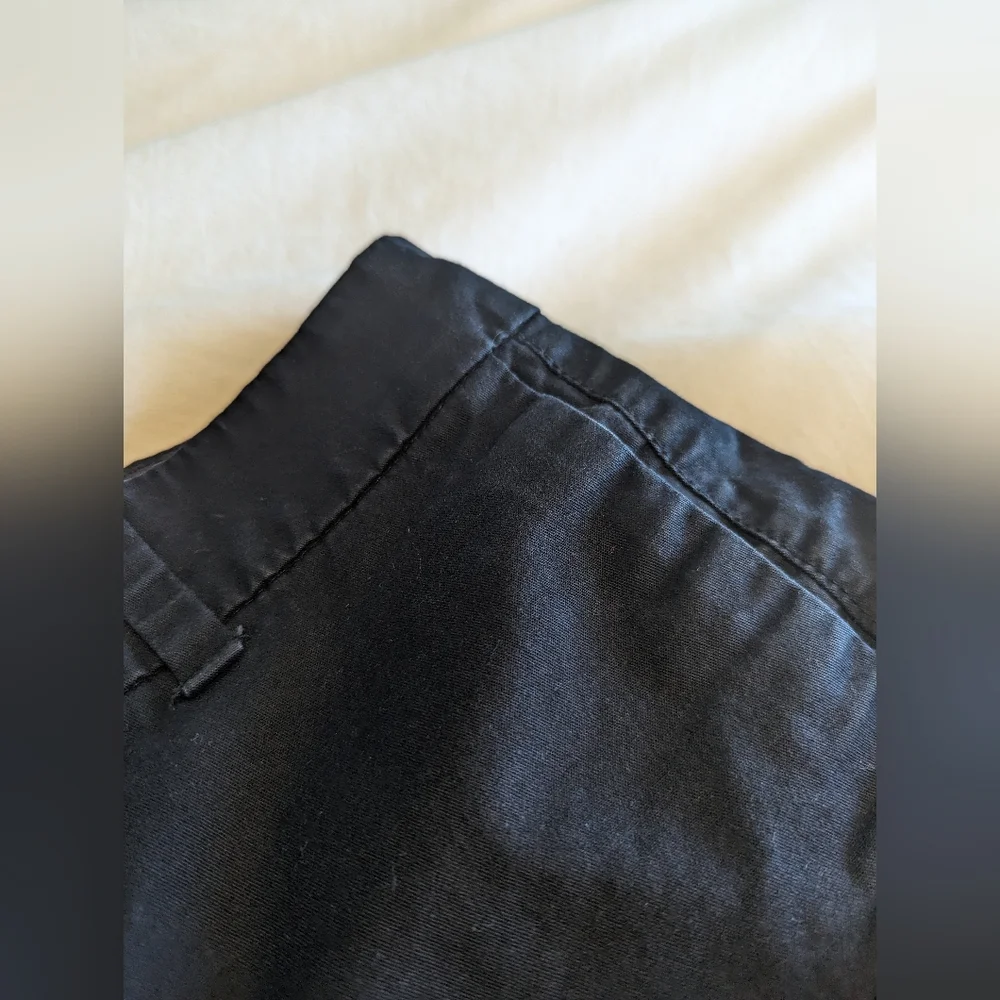 3/$15! Old Navy Everyday Mid-Rise Twill Chino Short - 6" - Picture 3 of 11
